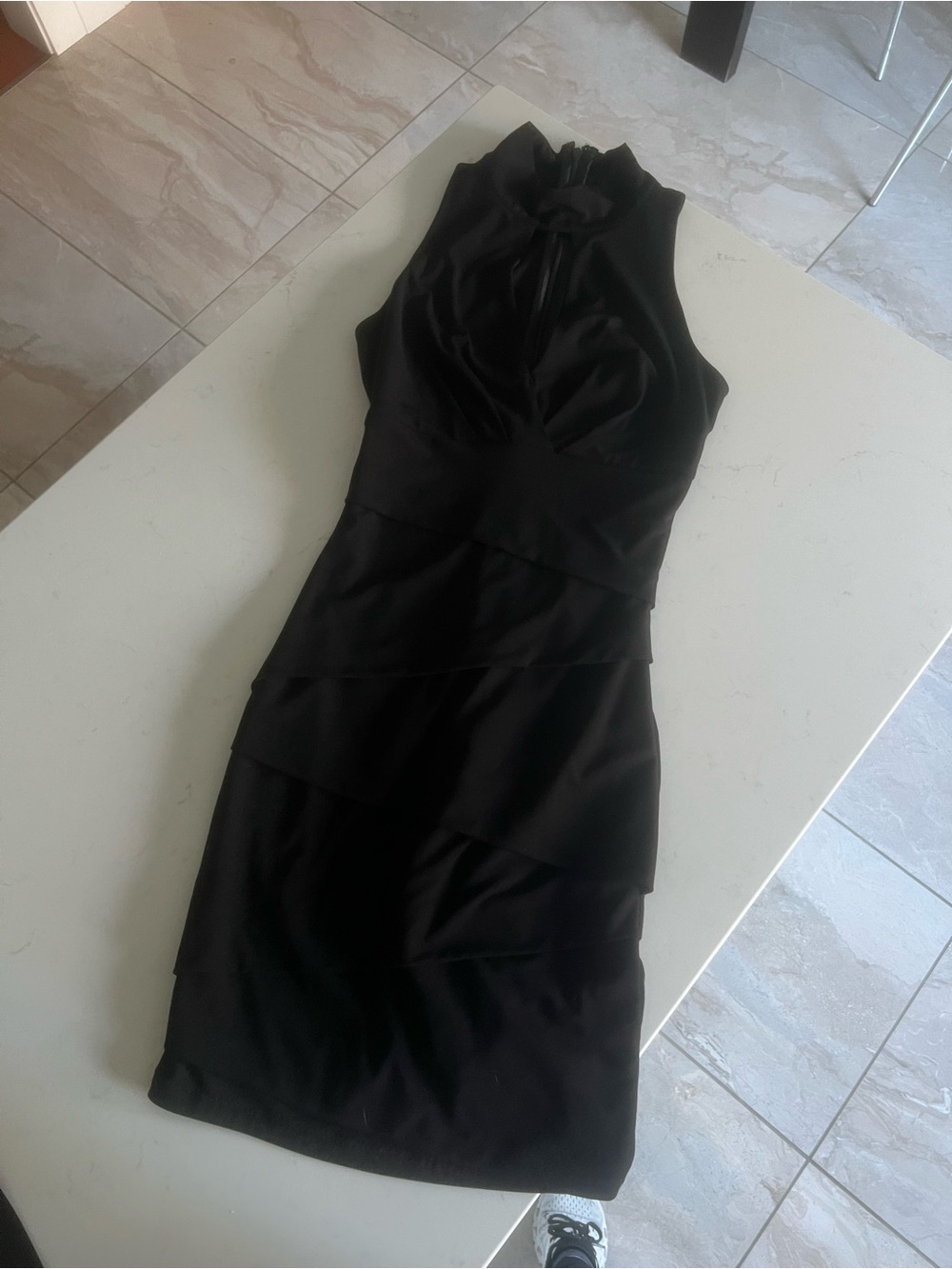 le chateau Black Sleeveless Tiered mini-midi Dress